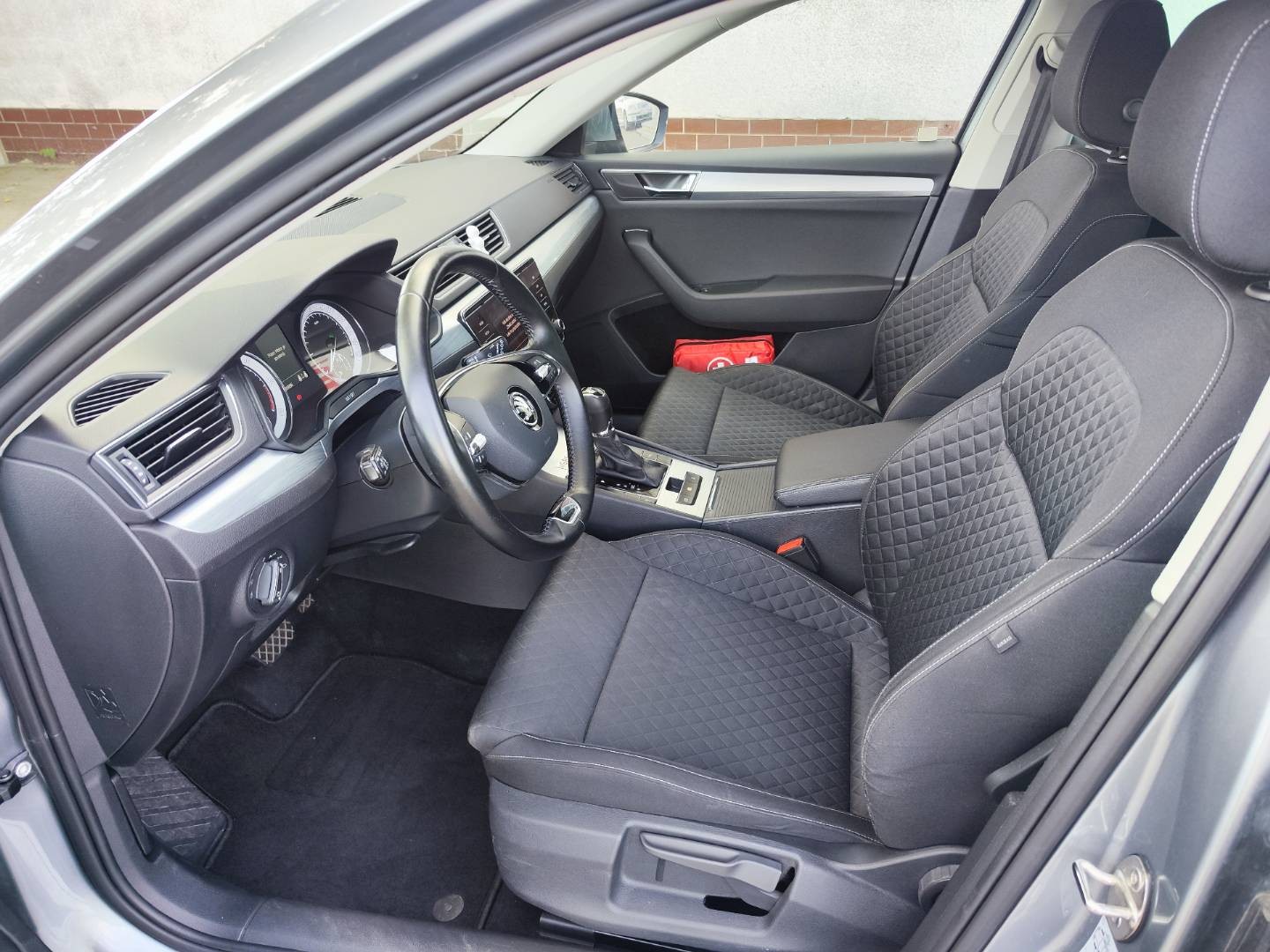 Škoda Superb Combi 2.0 TDI SCR Active DSG – foto 11