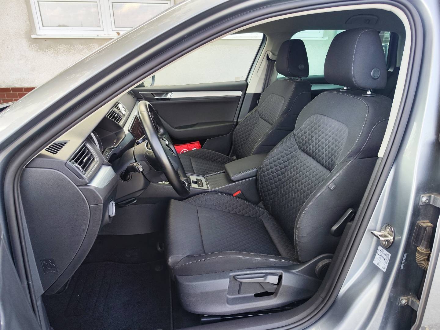 Škoda Superb Combi 2.0 TDI SCR Active DSG – foto 12