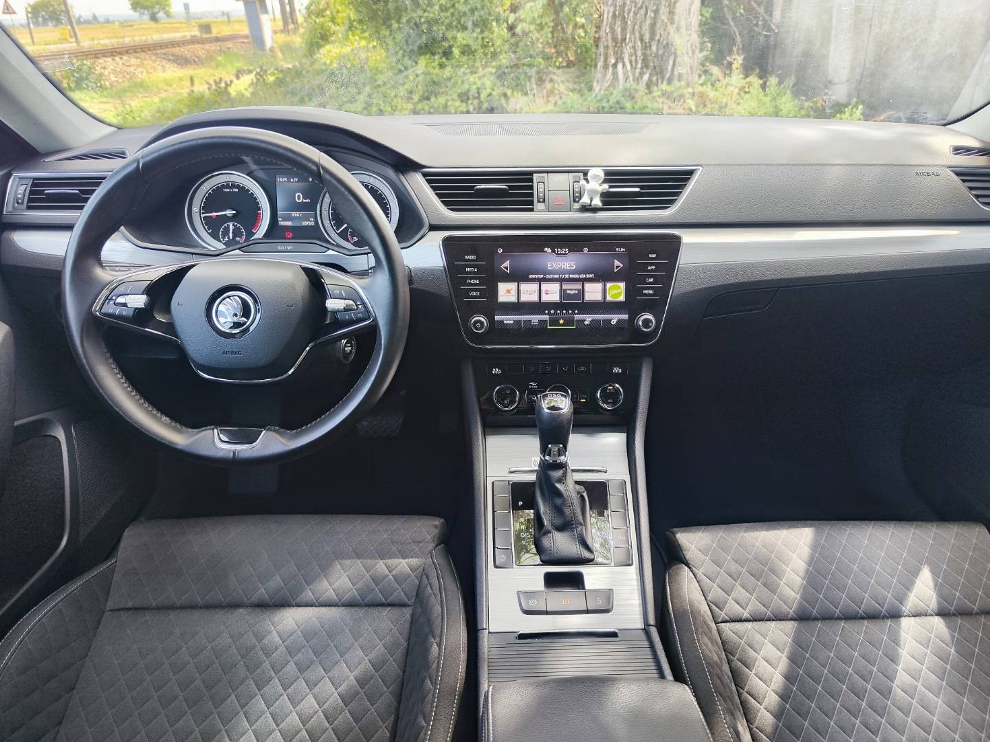 Škoda Superb Combi 2.0 TDI SCR Active DSG – foto 17