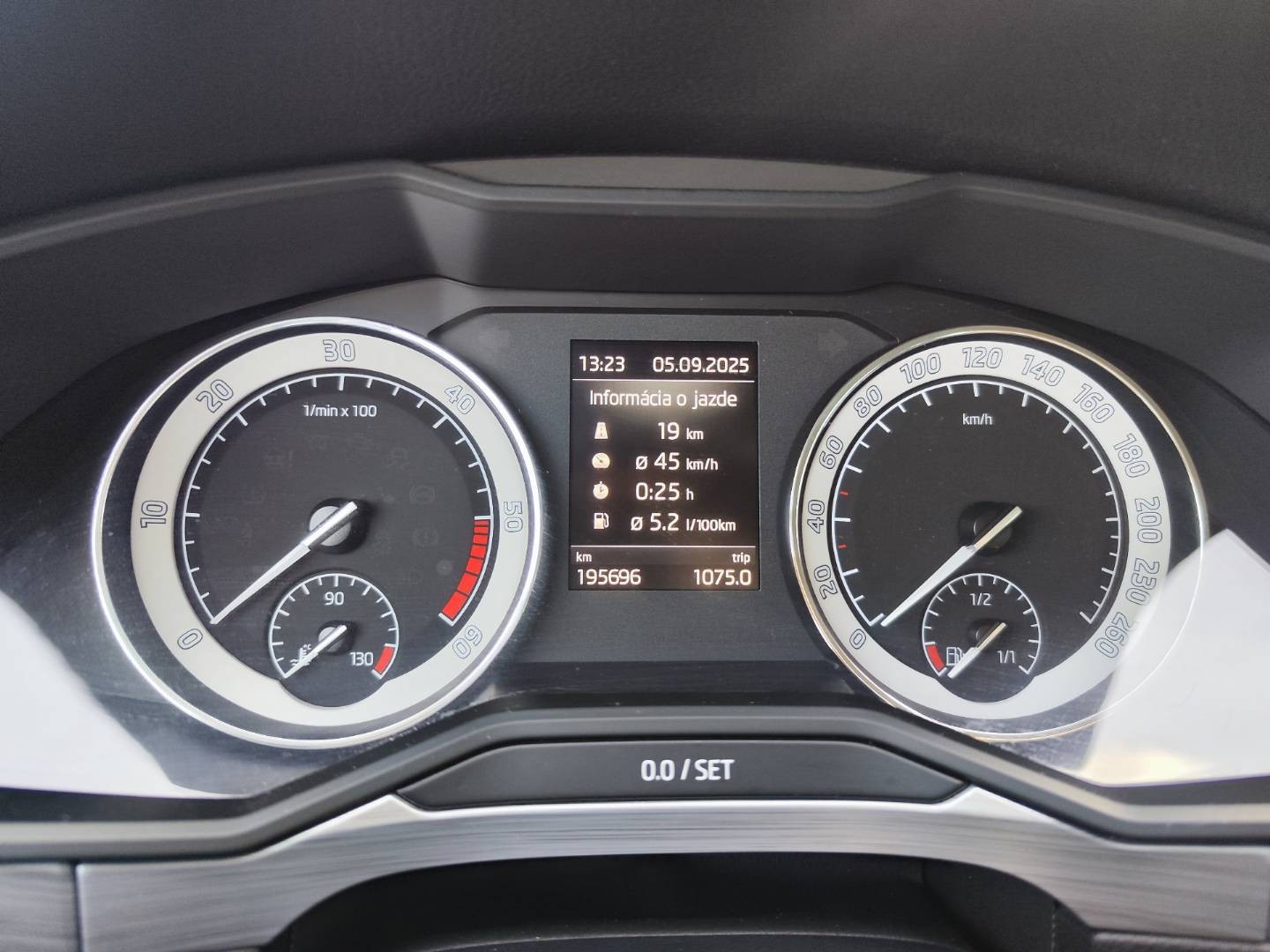 Škoda Superb Combi 2.0 TDI SCR Active DSG – foto 21