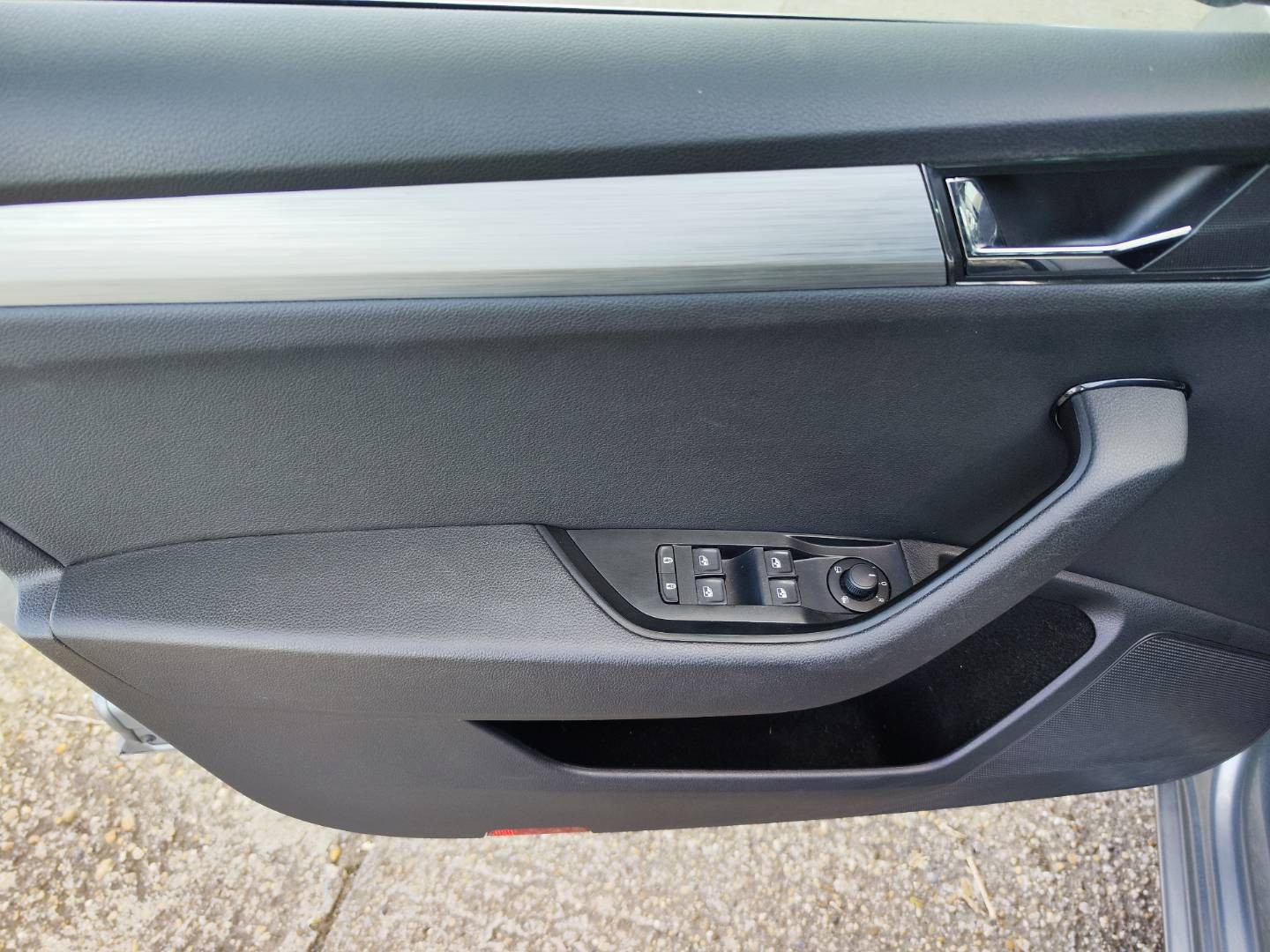 Škoda Superb Combi 2.0 TDI SCR Active DSG – foto 28