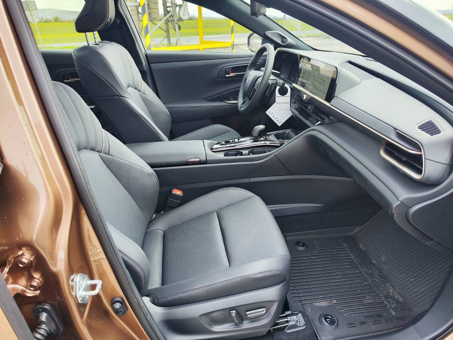 Toyota Crown Signia 2.5 D-4S Hybrid E-Four e-CVT 240K  LPG – foto 13