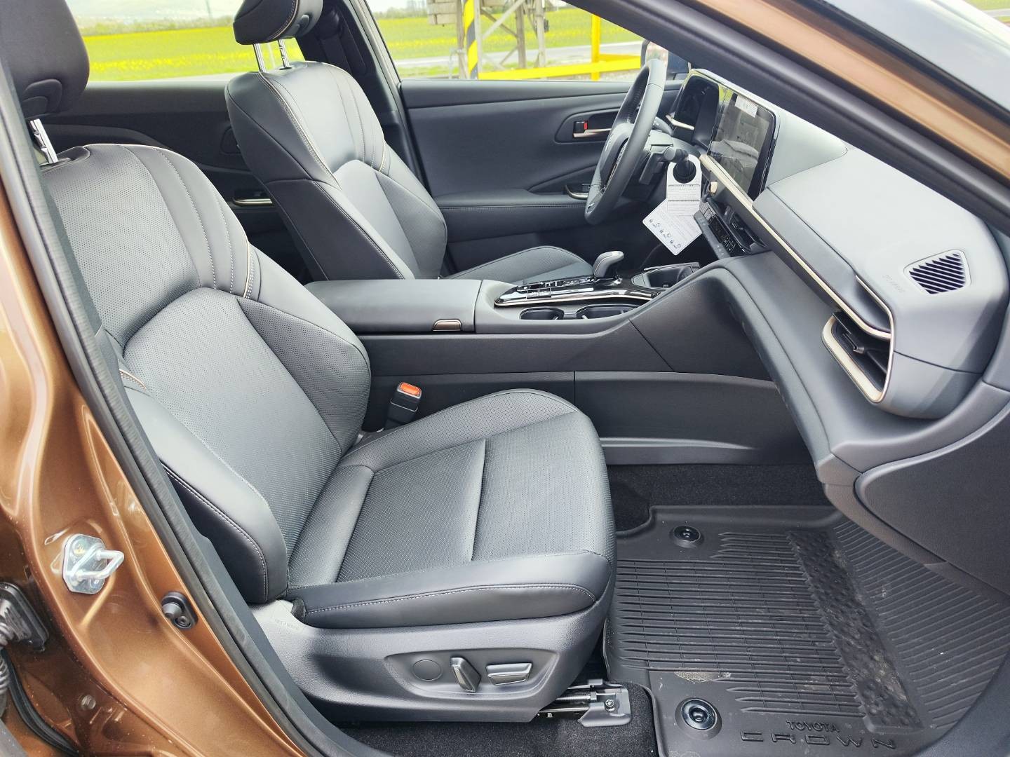 Toyota Crown Signia 2.5 D-4S Hybrid E-Four e-CVT 240K  LPG – foto 14