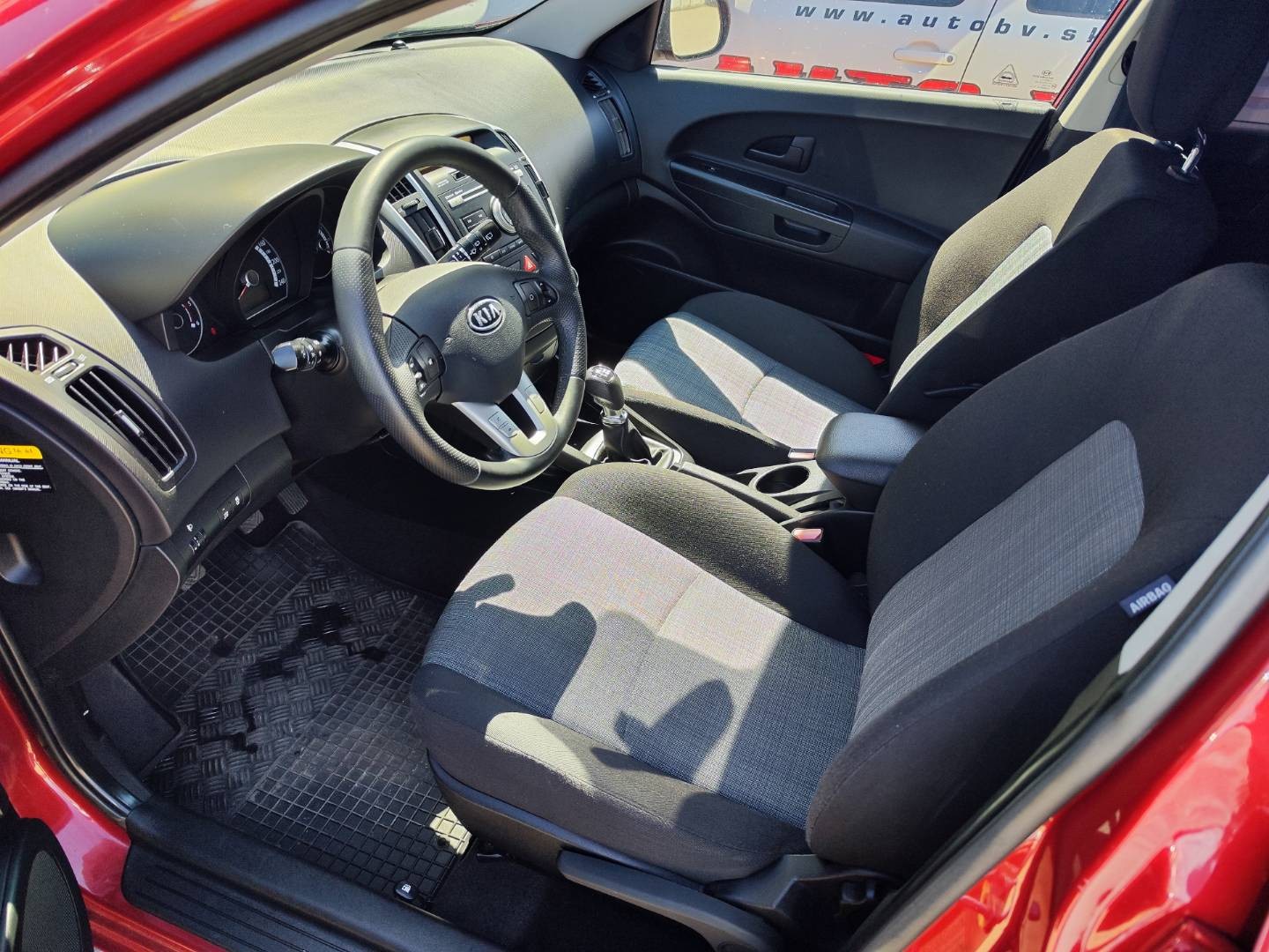 Kia Cee´d 1.6 CRDi VGT LX ISG – foto 11