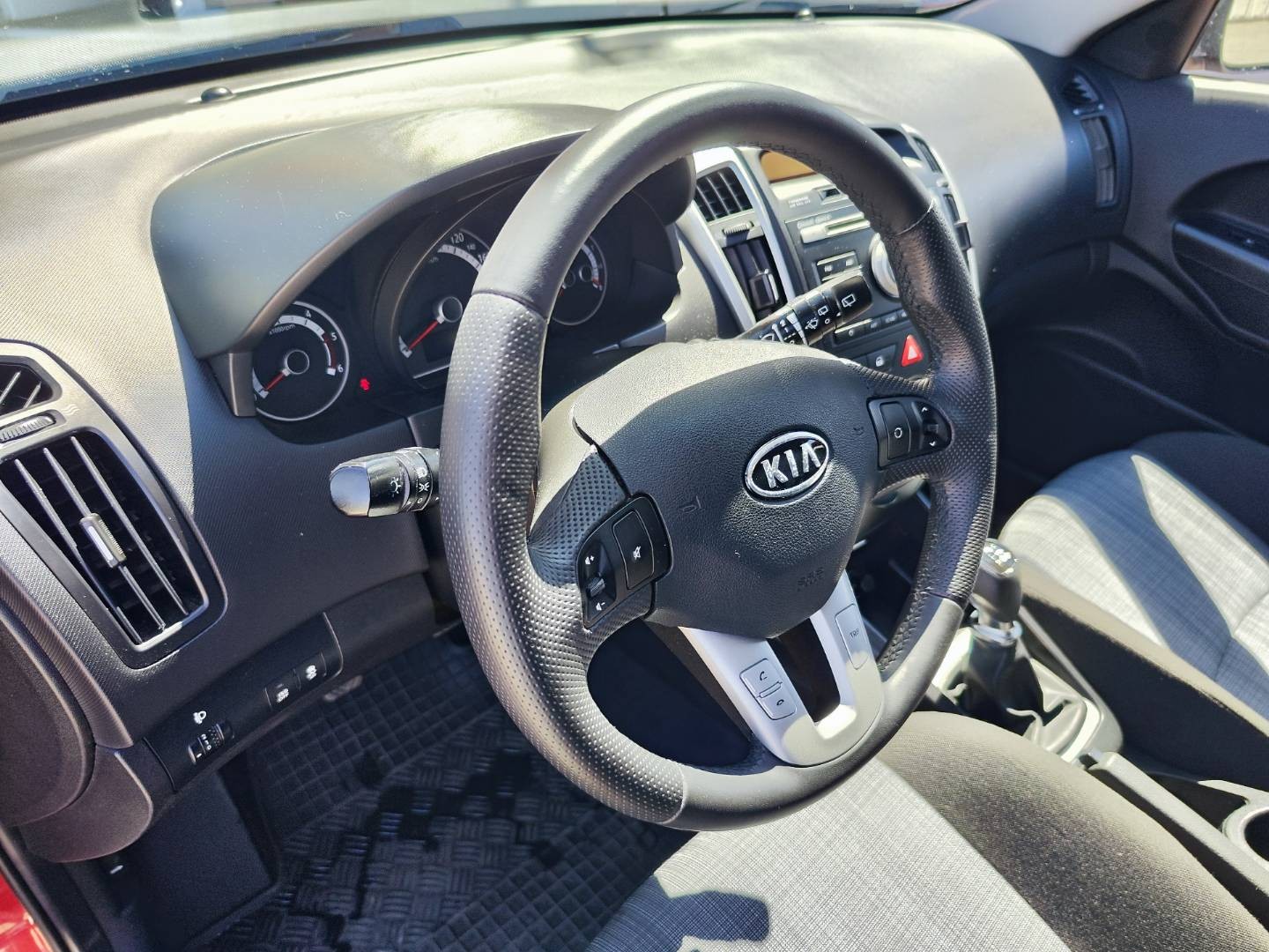 Kia Cee´d 1.6 CRDi VGT LX ISG – foto 22
