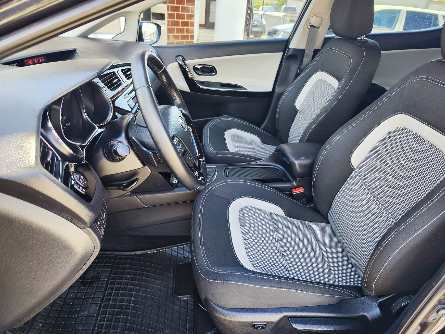 Kia Cee´d 1.6 GDI EX/Gold A/T – foto 12