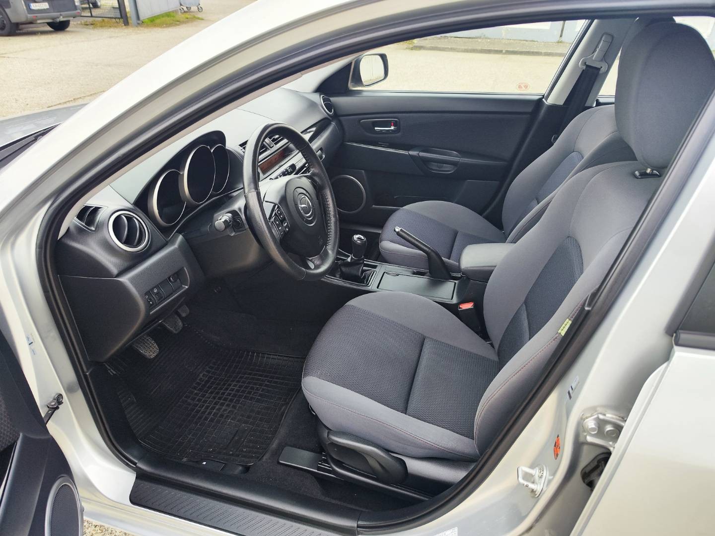 Mazda 3 1.4i CE – foto 11