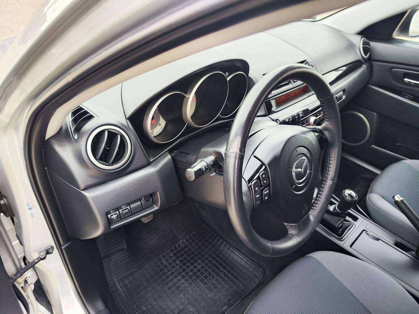 Mazda 3 1.4i CE – foto 22