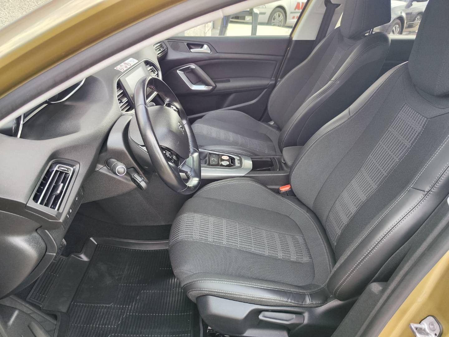 Peugeot 308 1.2 PureTech S&S 130 Allure EAT6 – foto 12