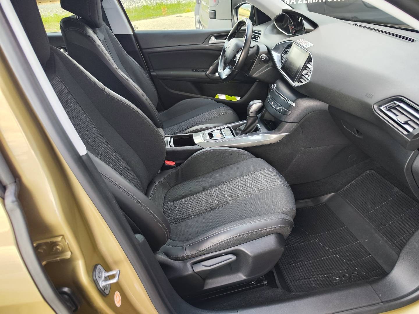 Peugeot 308 1.2 PureTech S&S 130 Allure EAT6 – foto 13
