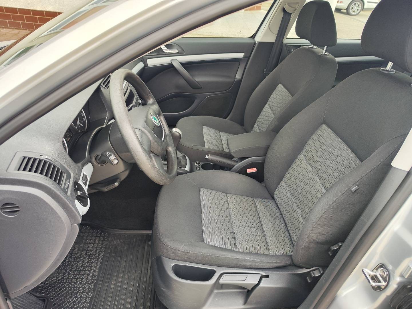 Škoda Octavia Combi 1.6 TDI CR DPF 4x4 – foto 12