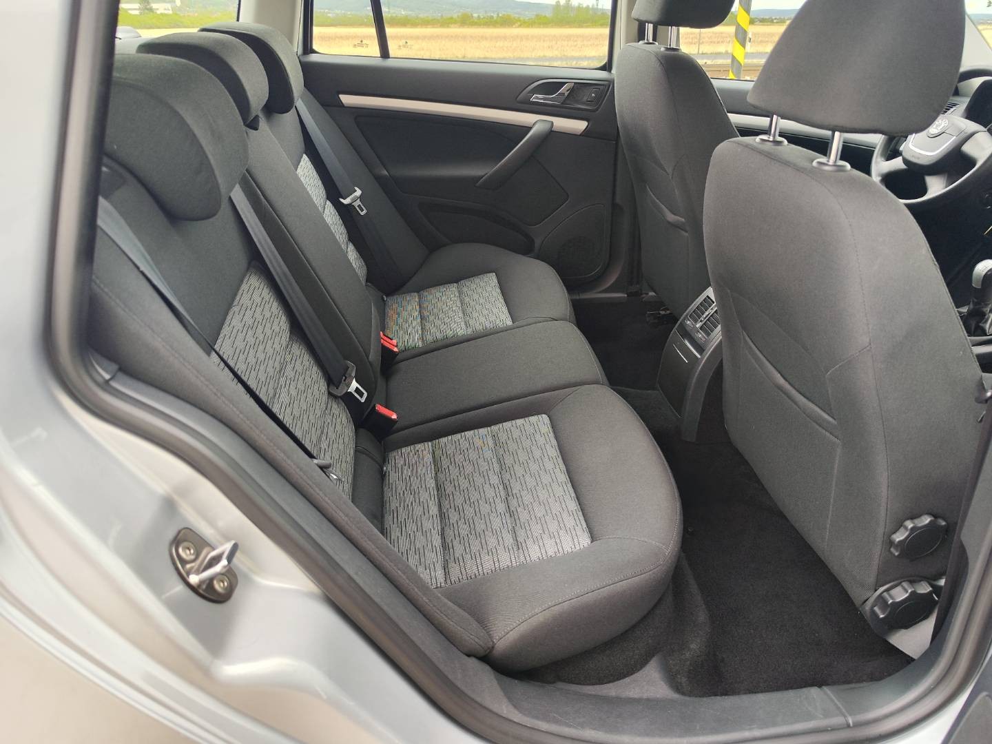 Škoda Octavia Combi 1.6 TDI CR DPF 4x4 – foto 16