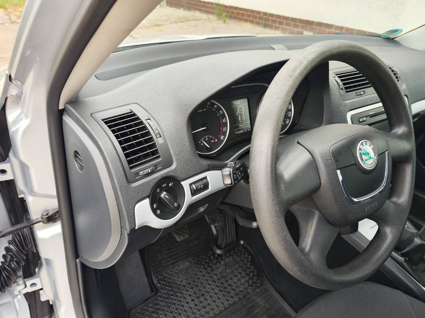 Škoda Octavia Combi 1.6 TDI CR DPF 4x4 – foto 22