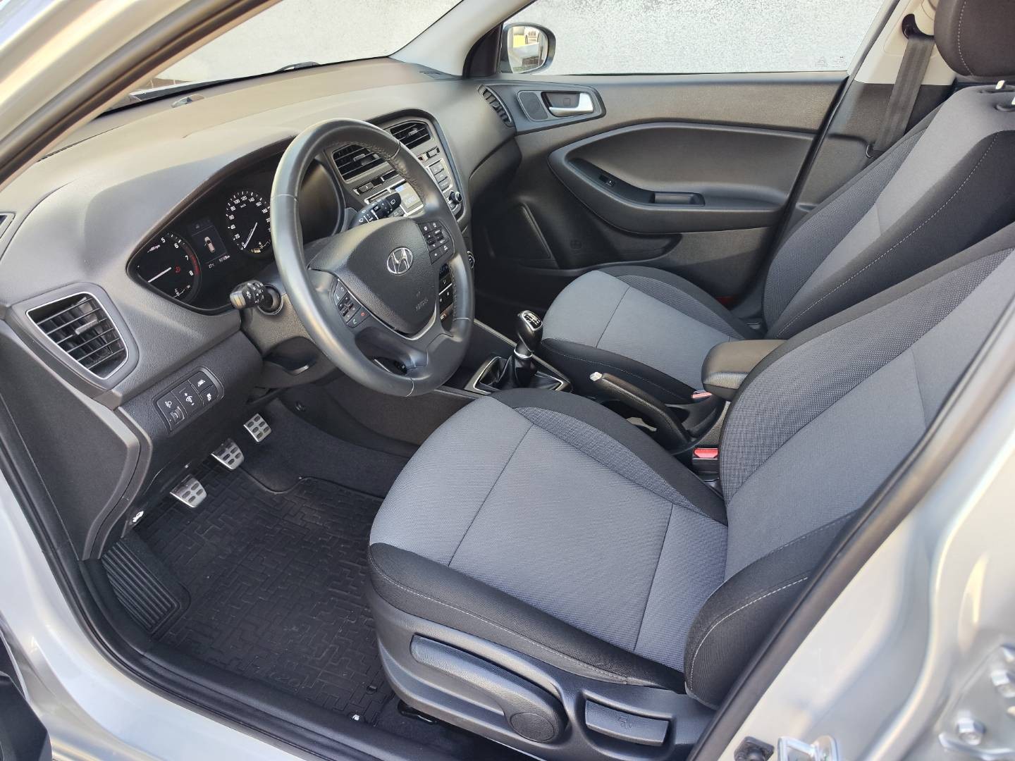 Hyundai i20 1.4i 16V Comfort – foto 11