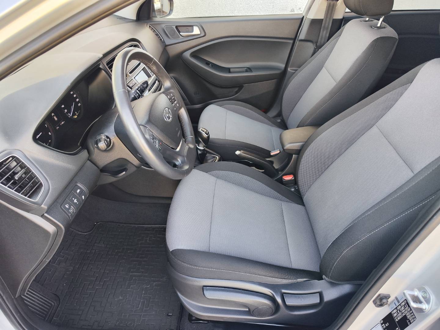 Hyundai i20 1.4i 16V Comfort – foto 12