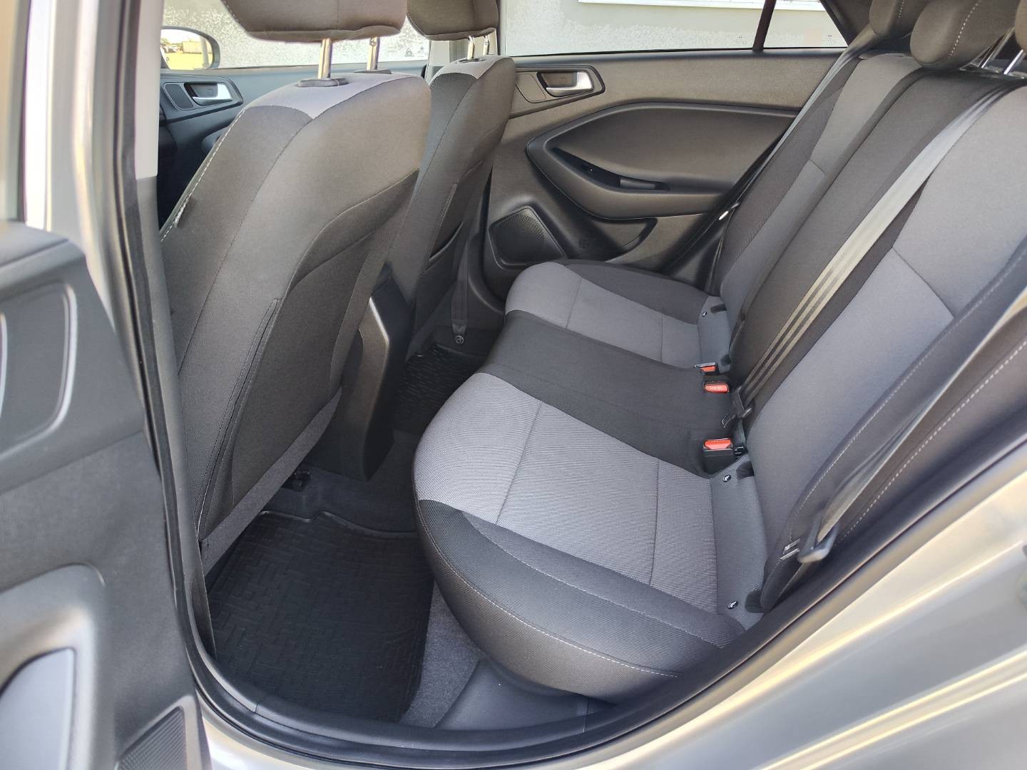 Hyundai i20 1.4i 16V Comfort – foto 15