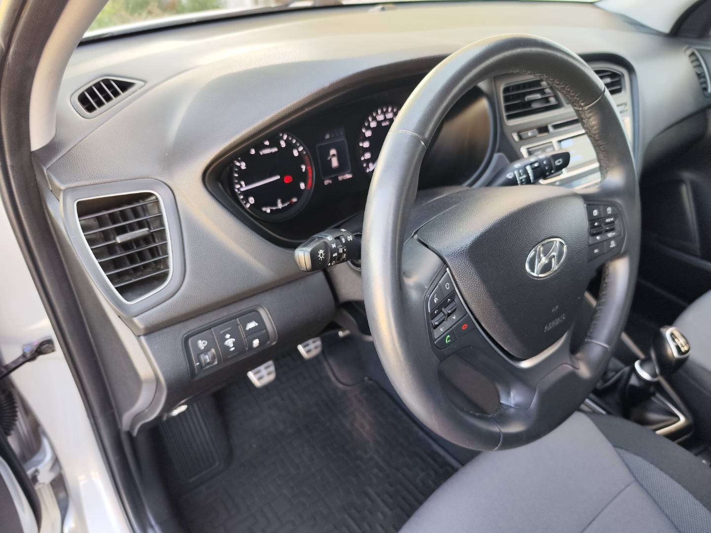 Hyundai i20 1.4i 16V Comfort – foto 22
