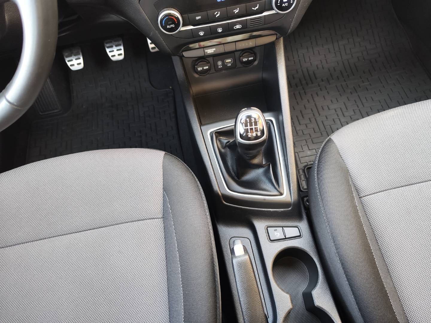Hyundai i20 1.4i 16V Comfort – foto 25