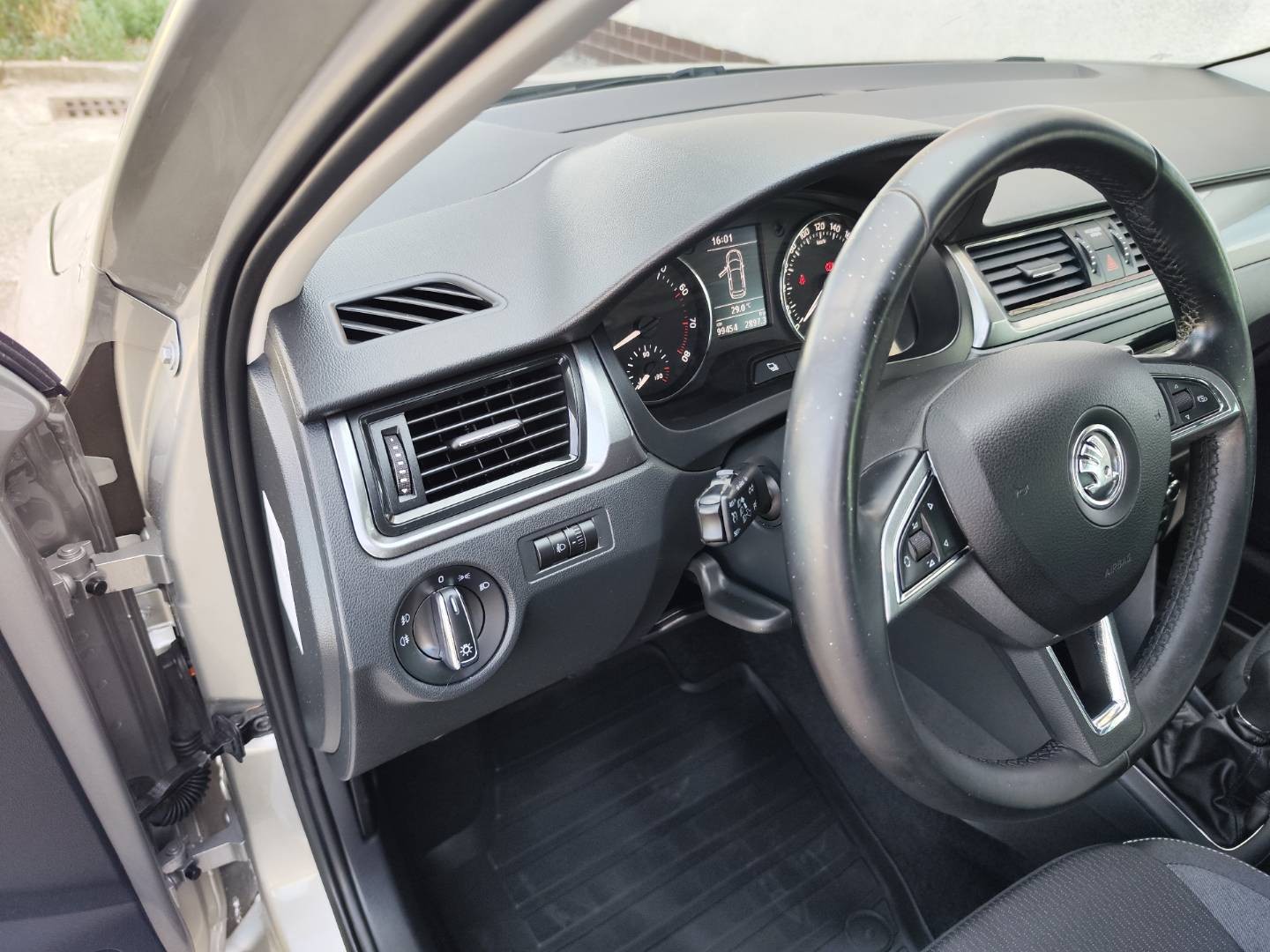Škoda Rapid Spaceback SB 1.2 TSI Ambition – foto 21