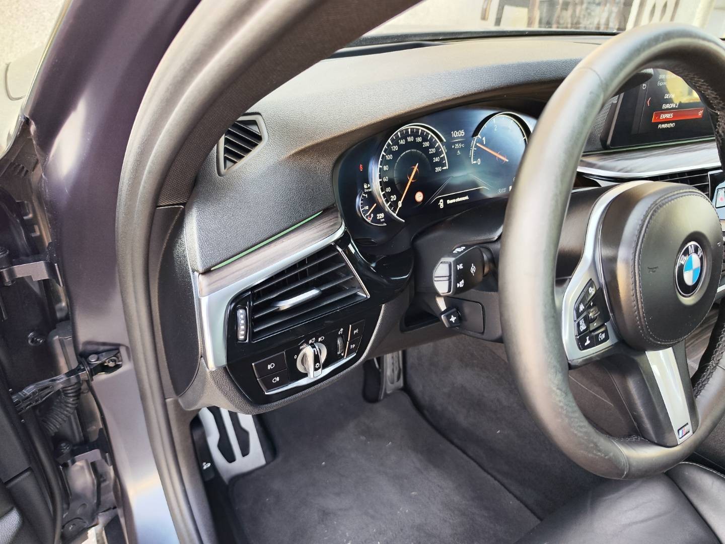 BMW Rad 5 530d xDrive A/T – foto 22