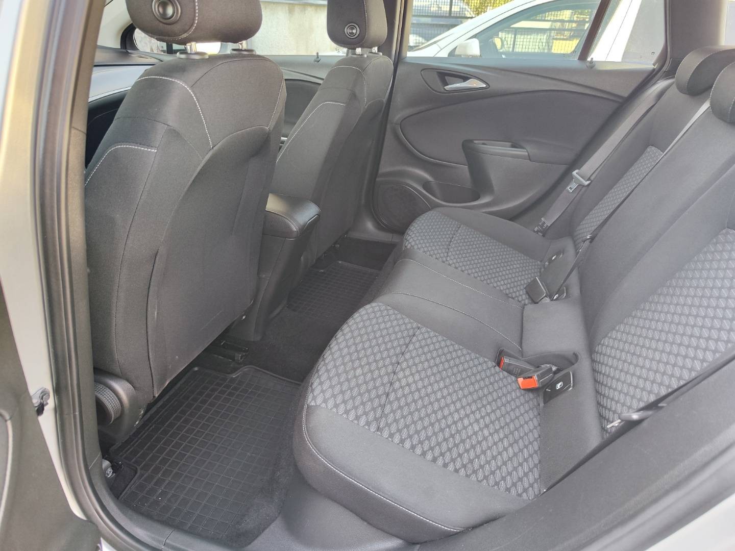 Opel Astra Sport Tourer ST 1.2 Turbo – foto 15