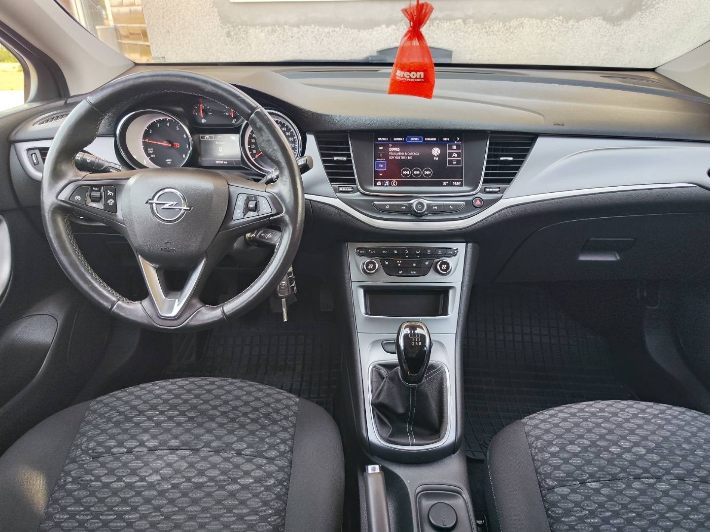 Opel Astra Sport Tourer ST 1.2 Turbo – foto 17