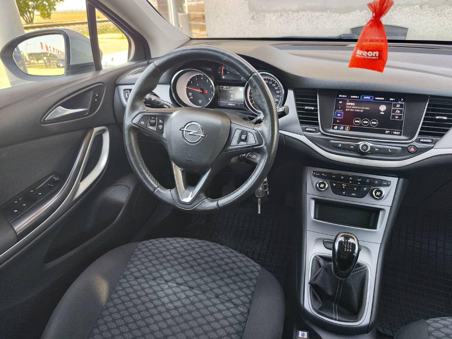 Opel Astra Sport Tourer ST 1.2 Turbo – foto 18