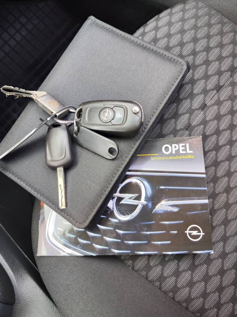 Opel Astra Sport Tourer ST 1.2 Turbo – foto 30