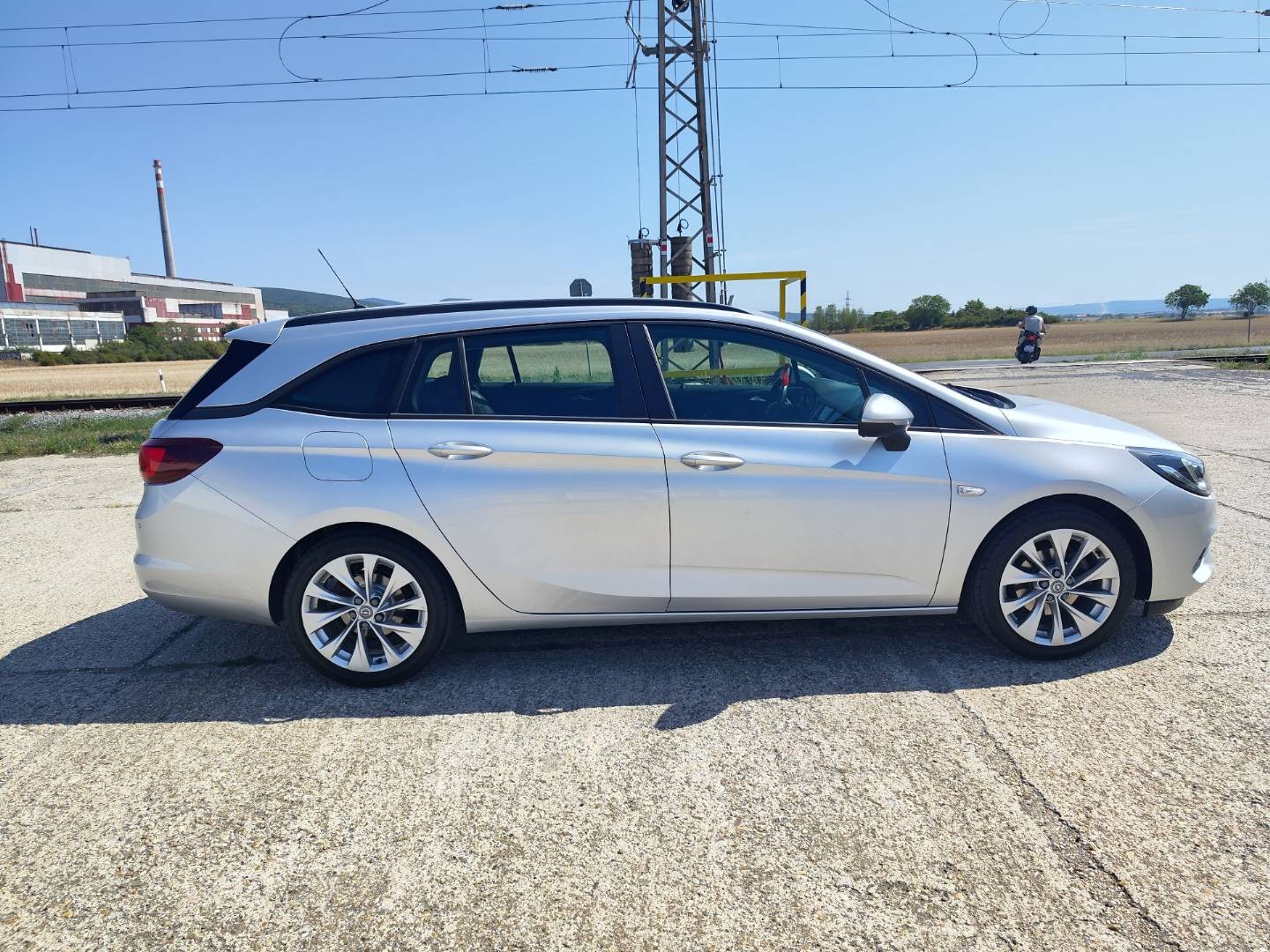 Opel Astra Sport Tourer ST 1.2 Turbo – foto 6