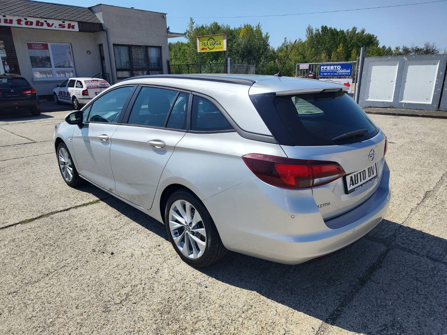 Opel Astra Sport Tourer ST 1.2 Turbo – foto 8