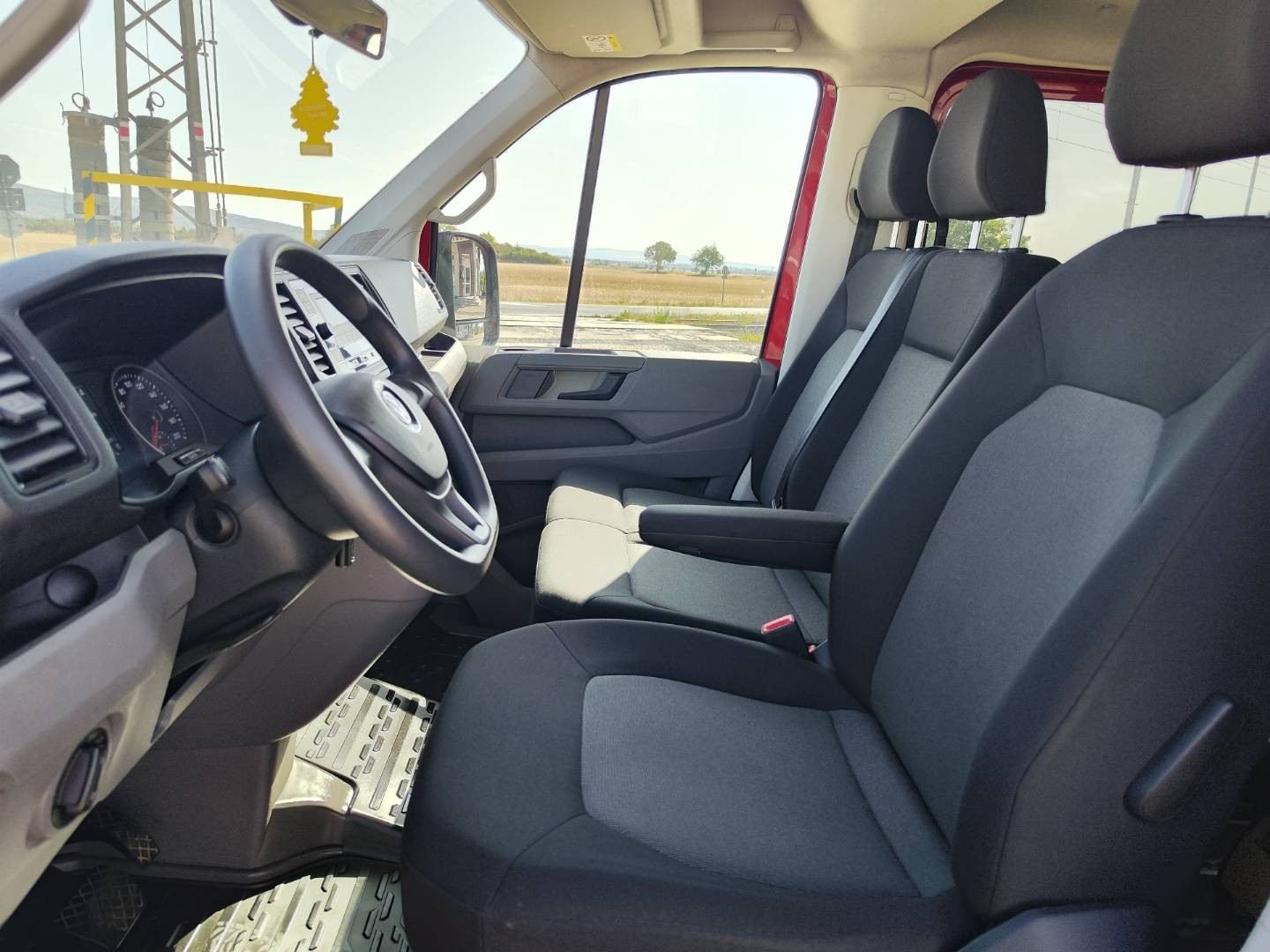 Volkswagen Crafter L2H1 2.0/103kW 9m  ZŤP Špeciál – foto 12