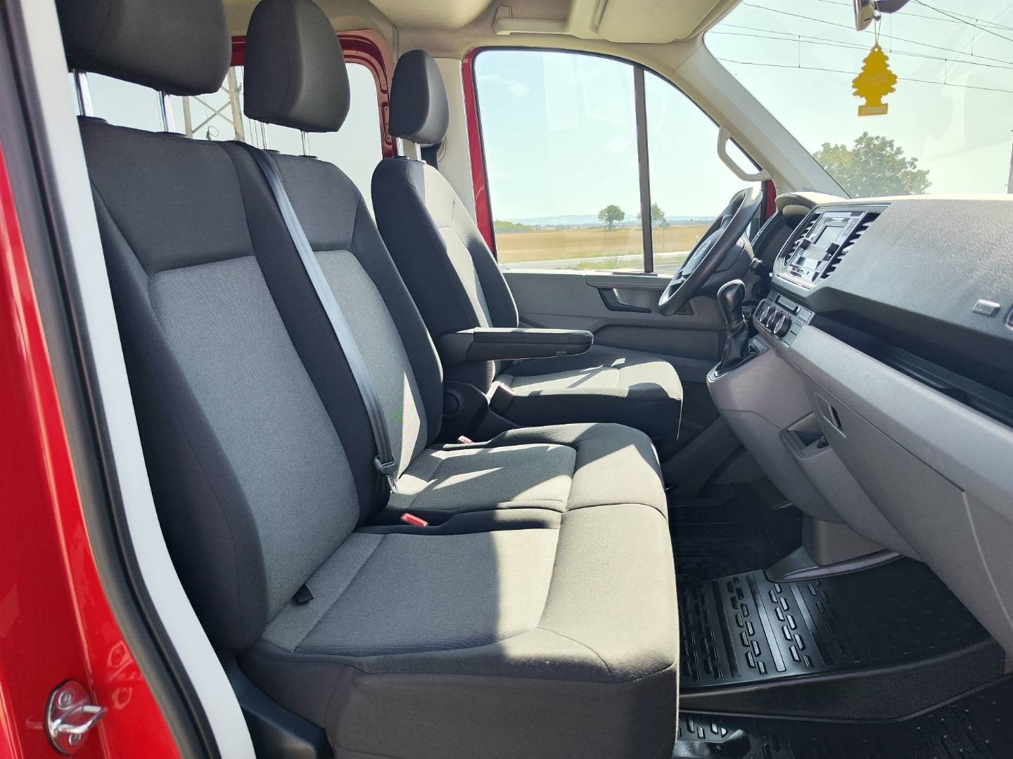 Volkswagen Crafter L2H1 2.0/103kW 9m  ZŤP Špeciál – foto 13