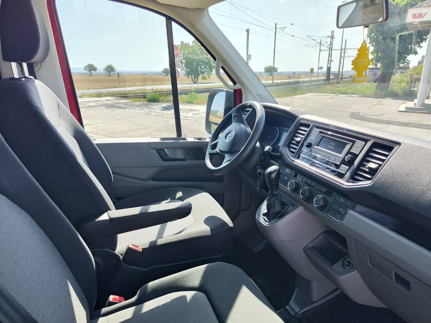 Volkswagen Crafter L2H1 2.0/103kW 9m  ZŤP Špeciál – foto 15