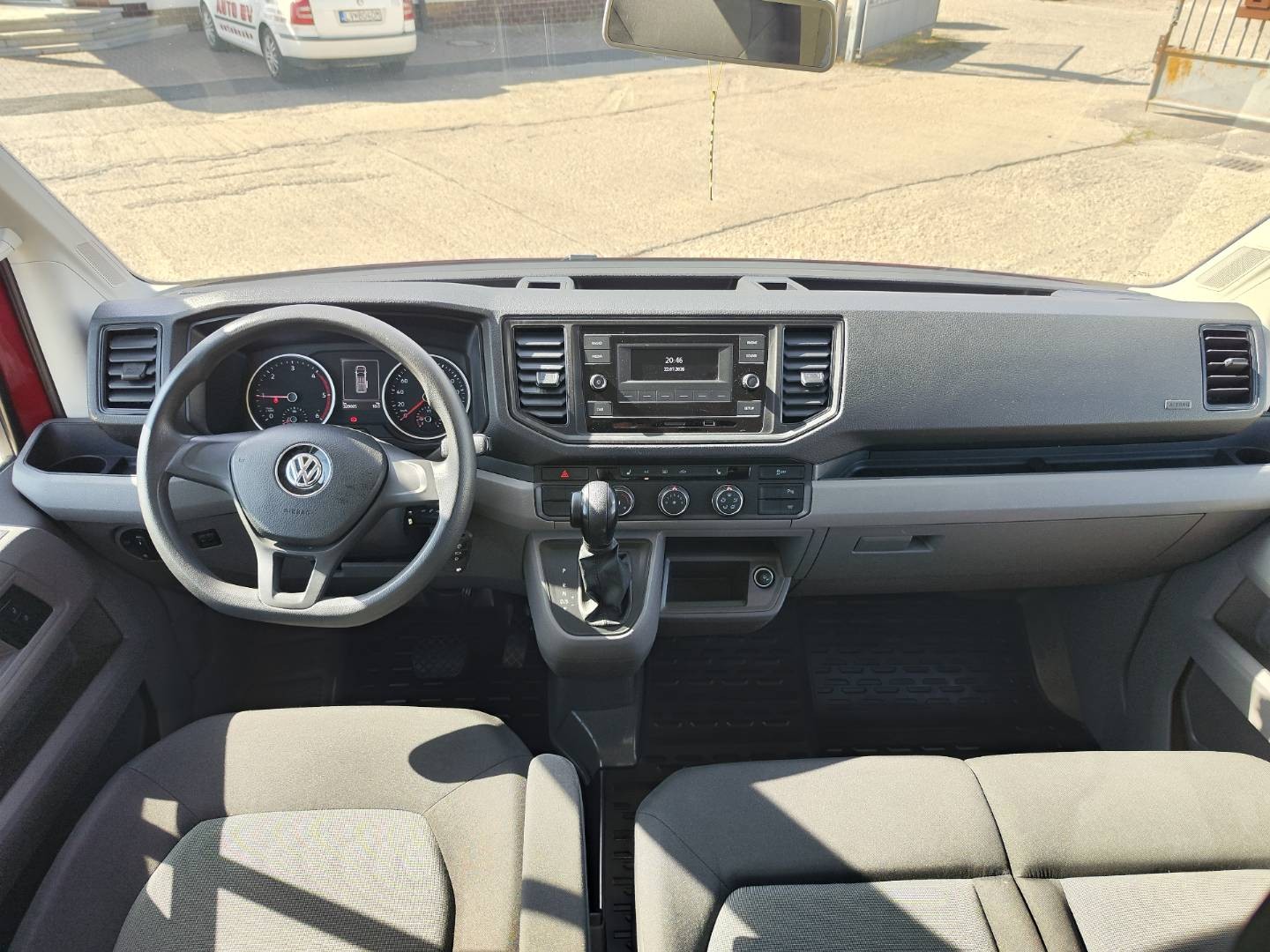 Volkswagen Crafter L2H1 2.0/103kW 9m  ZŤP Špeciál – foto 16