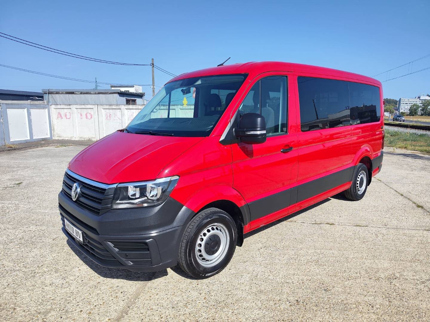 Volkswagen Crafter L2H1 2.0/103kW 9m  ZŤP Špeciál – foto 3