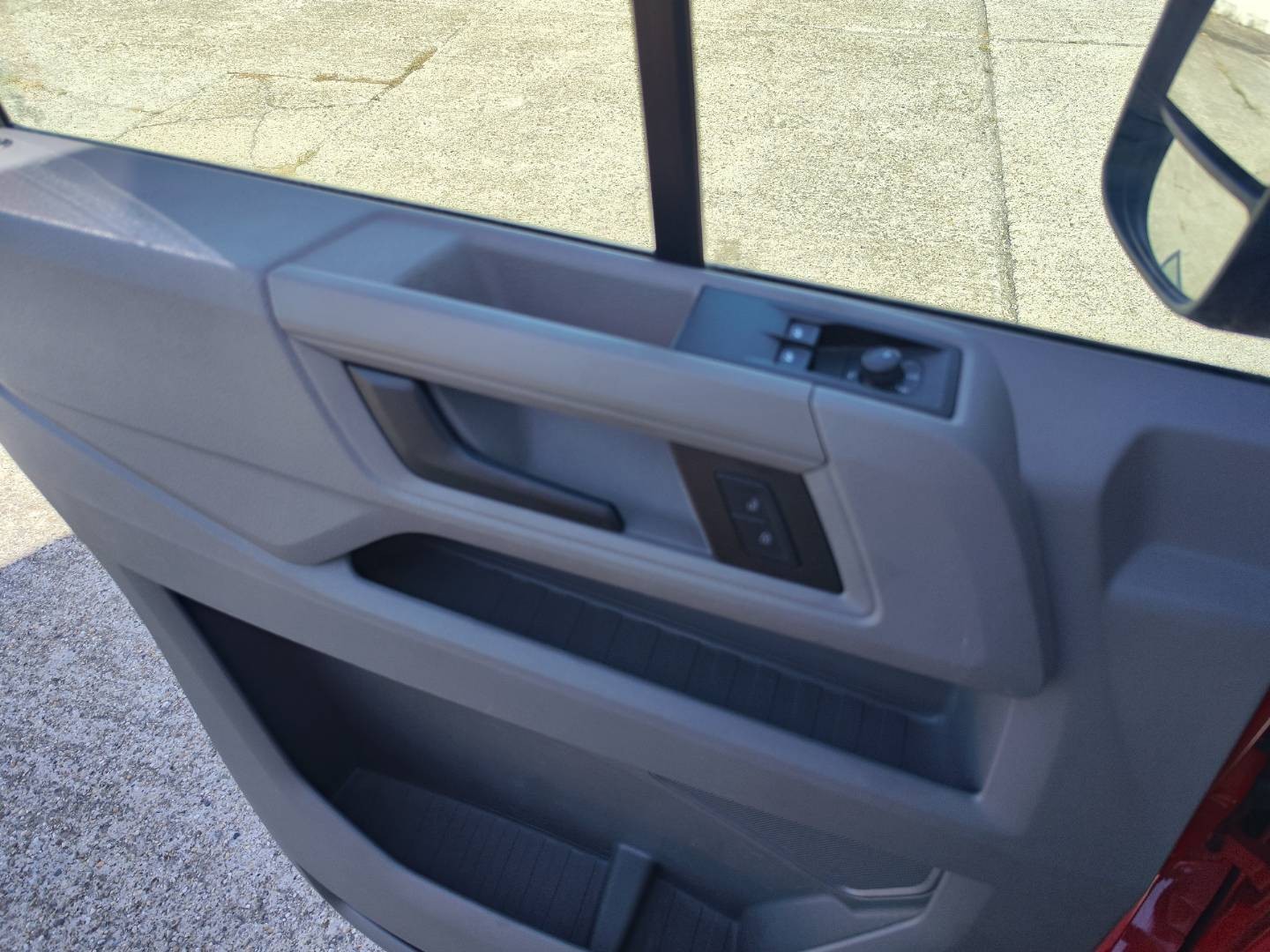 Volkswagen Crafter L2H1 2.0/103kW 9m  ZŤP Špeciál – foto 22