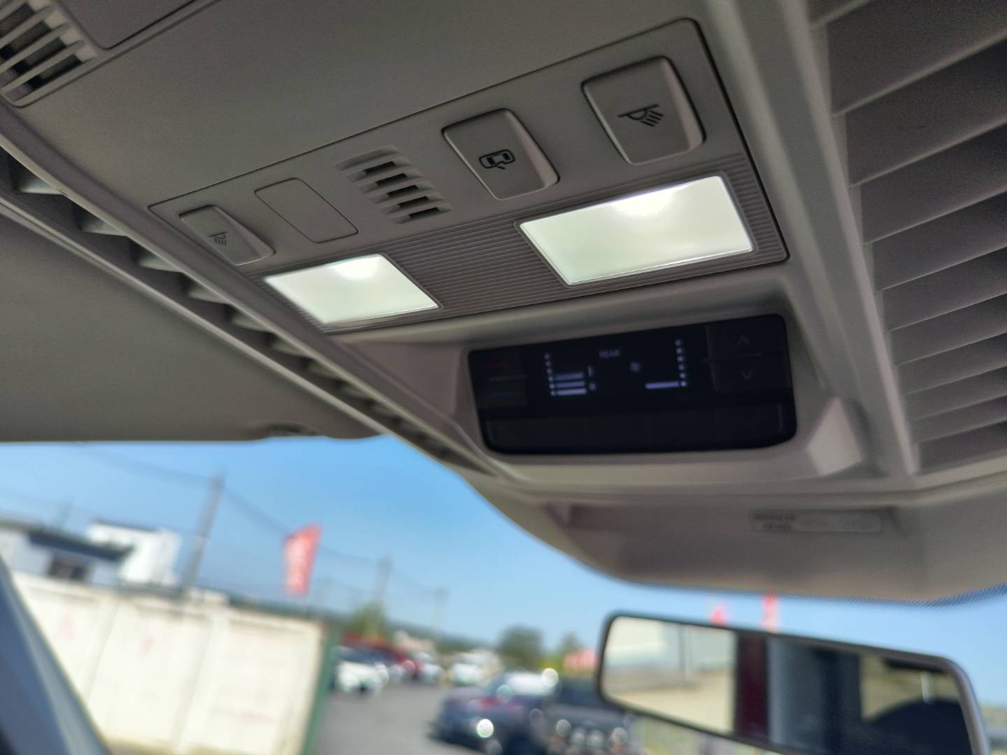 Volkswagen Crafter L2H1 2.0/103kW 9m  ZŤP Špeciál – foto 23