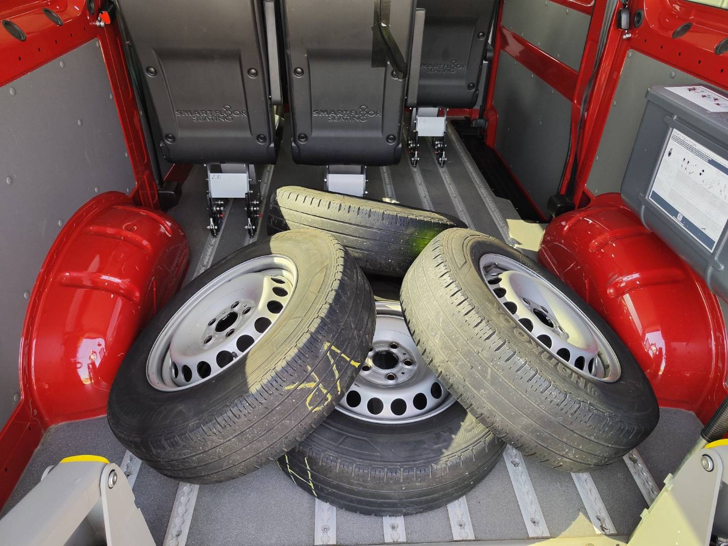 Volkswagen Crafter L2H1 2.0/103kW 9m  ZŤP Špeciál – foto 27