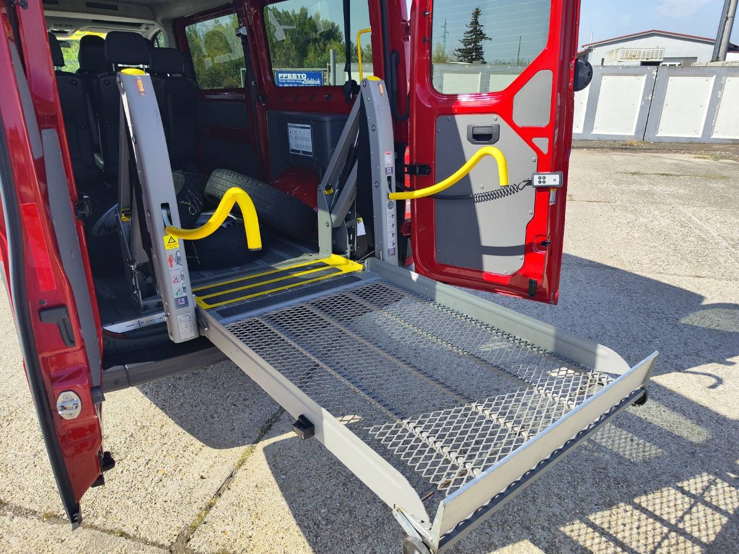 Volkswagen Crafter L2H1 2.0/103kW 9m  ZŤP Špeciál – foto 28