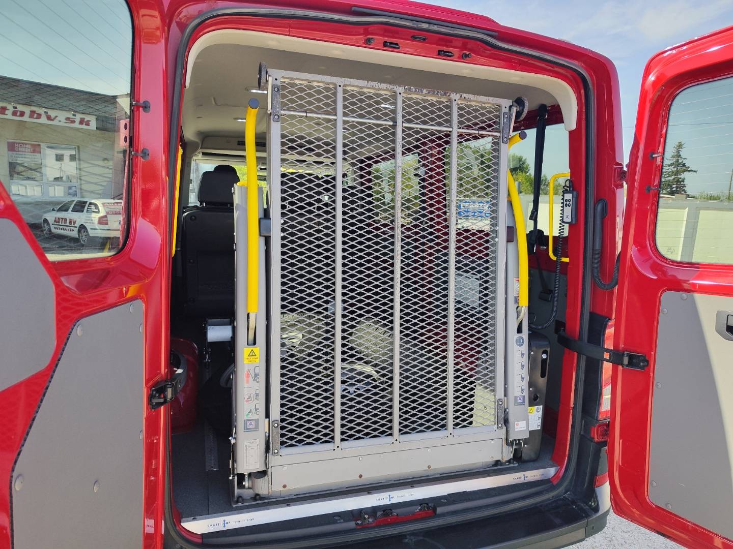 Volkswagen Crafter L2H1 2.0/103kW 9m  ZŤP Špeciál – foto 30