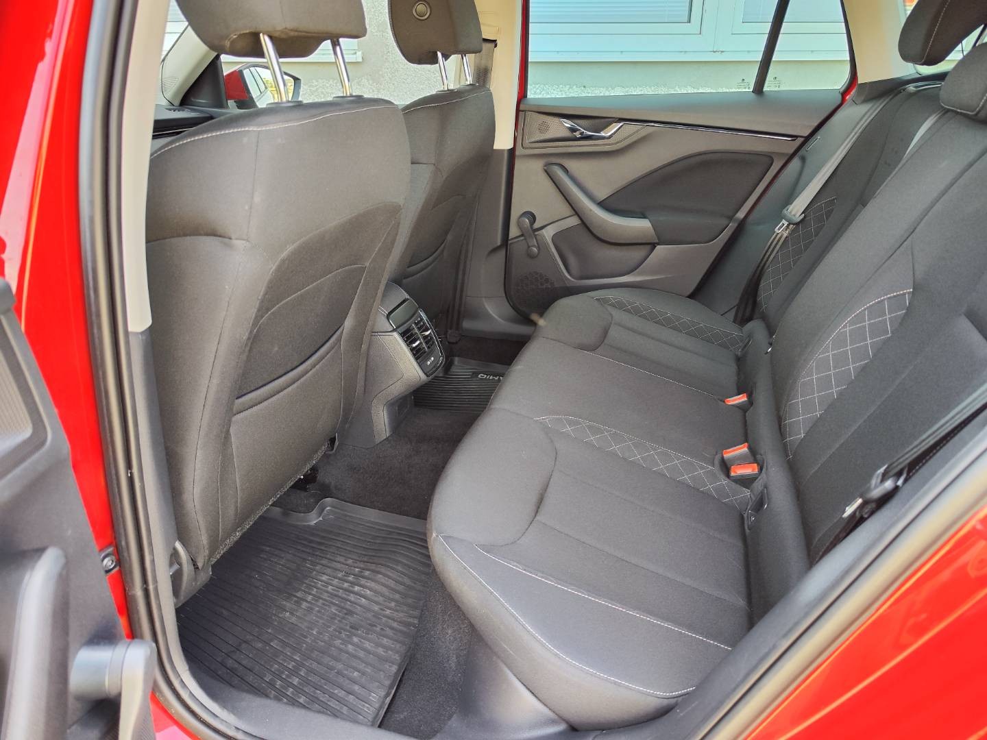 Škoda Kamiq 1.0 TSI Active DSG – foto 14