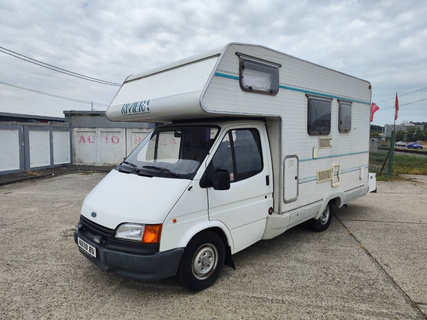 Ford Transit camp 2,5/59 kW 5 miest