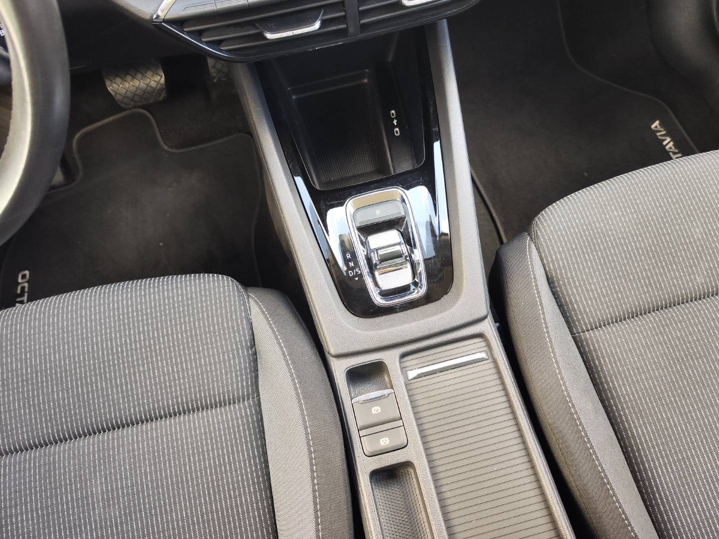 Škoda Octavia Combi 2.0 TDI SCR Ambition DSG – foto 26