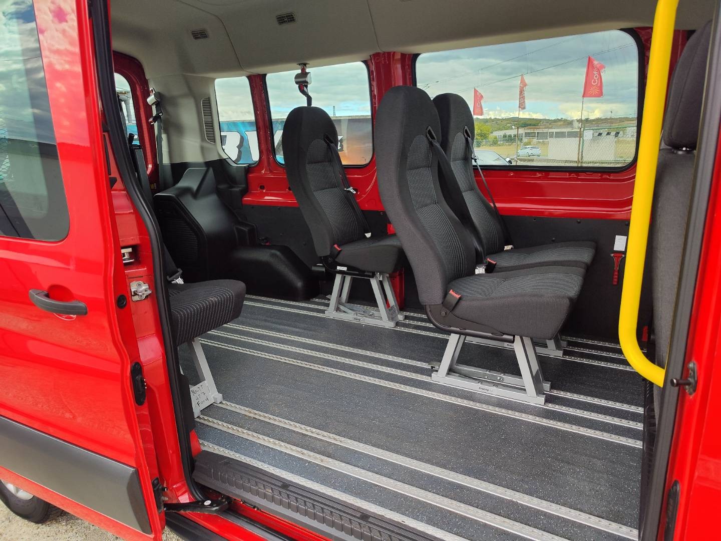 Ford Transit Bus ZŤP špeciál 2.0/77 kW – foto 23